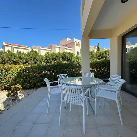 Faros Seabreeze 1b, Pool, Seaside, Apartamento Pafos