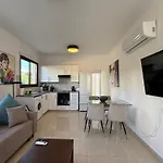 Faros Seabreeze 1b, Pool, Seaside, Apartment Paphos