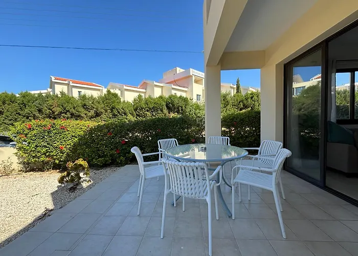 Faros Seabreeze 1b, Pool, Seaside, Apartamento Paphos