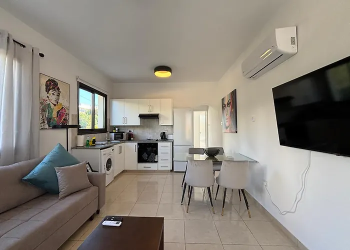 Faros Seabreeze 1b, Pool, Seaside, Apartamento Paphos