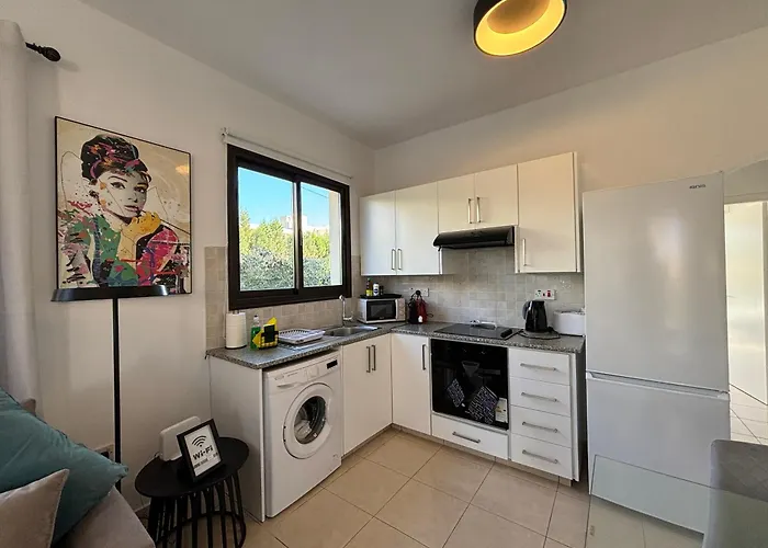 Apartamento Faros Seabreeze 1b, Pool, Seaside, Paphos