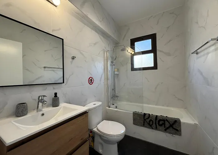 Apartamento Faros Seabreeze 1b, Pool, Seaside,