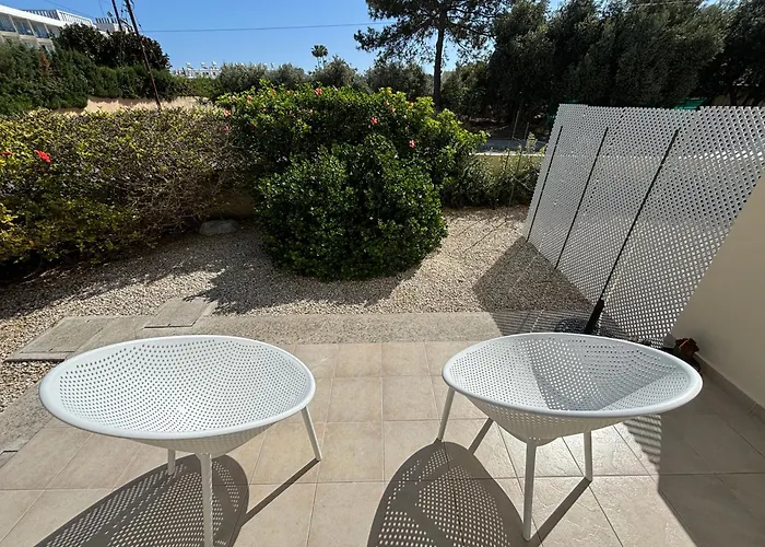 Faros Seabreeze 1b, Pool, Seaside, Apartamento Paphos