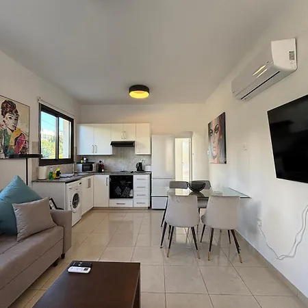 Faros Seabreeze 1b, Pool, Seaside, Апартаменты Пафос