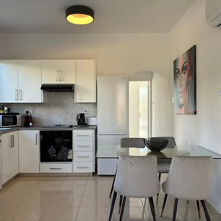 Faros Seabreeze 1br, Pool, Seaside, Paphos