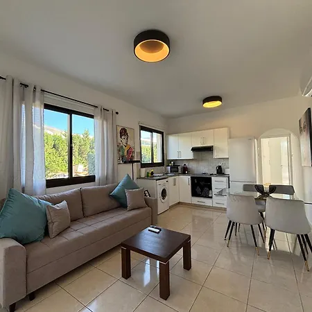 Faros Seabreeze 1br, Pool, Seaside, Apartamento Paphos