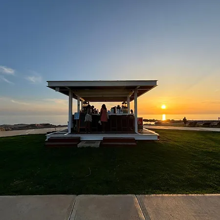 Faros Seabreeze 1br, Pool, Seaside,