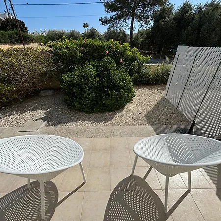 Faros Seabreeze 1br, Pool, Seaside, Apartamento Paphos