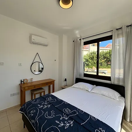 Faros Seabreeze 1b, Pool, Seaside, Apartment Paphos